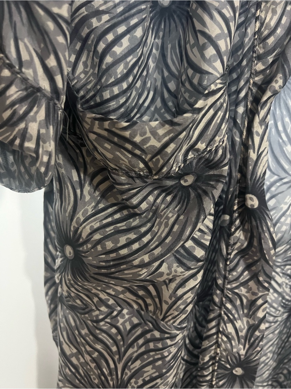 CEZAR 100% Silk Sheer Robe Kimono Cover Up One Size Gray Black - Picture 6 of 7